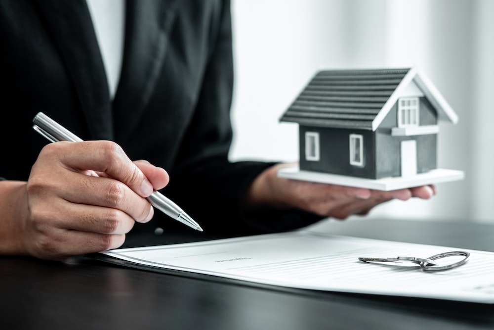 Contester un refus de prêt immobilier pour un projet d'acquisition en résidence service : comment procéder ?