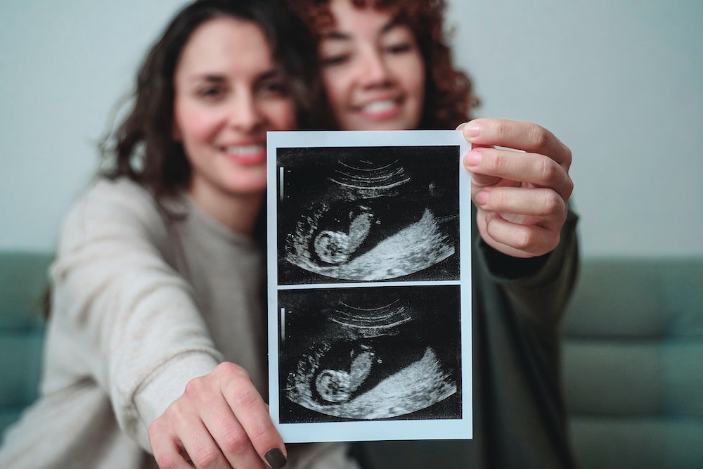 La légalisation de la gestation pour autrui : un débat juridique et éthique complexe