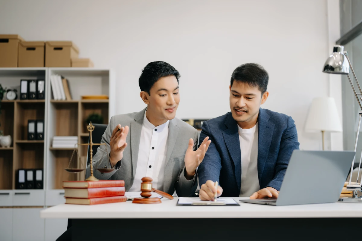 Le Dol en Droit des Contrats : Comprendre et Agir Face à la Tromperie